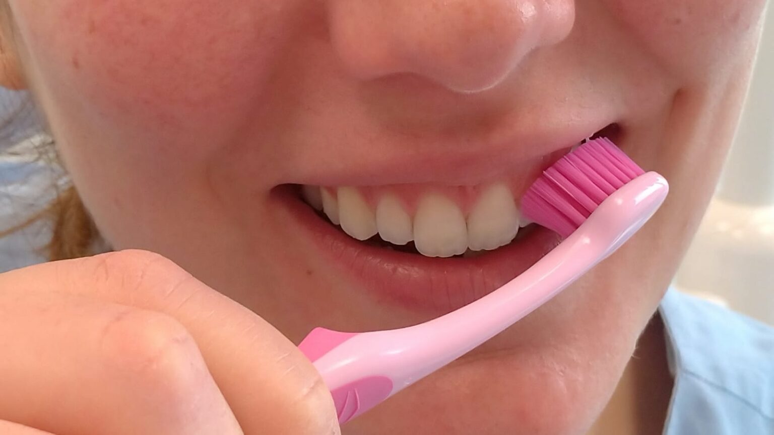 Come usare lo spazzolino da denti? • Consigli pratici